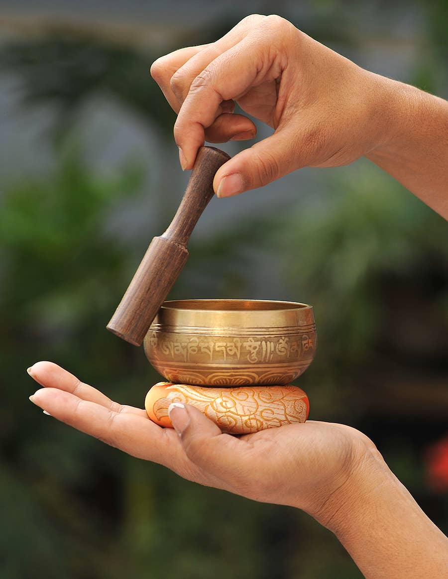 Plain Etched Om Tibetan Singing Bowl-zoom-4