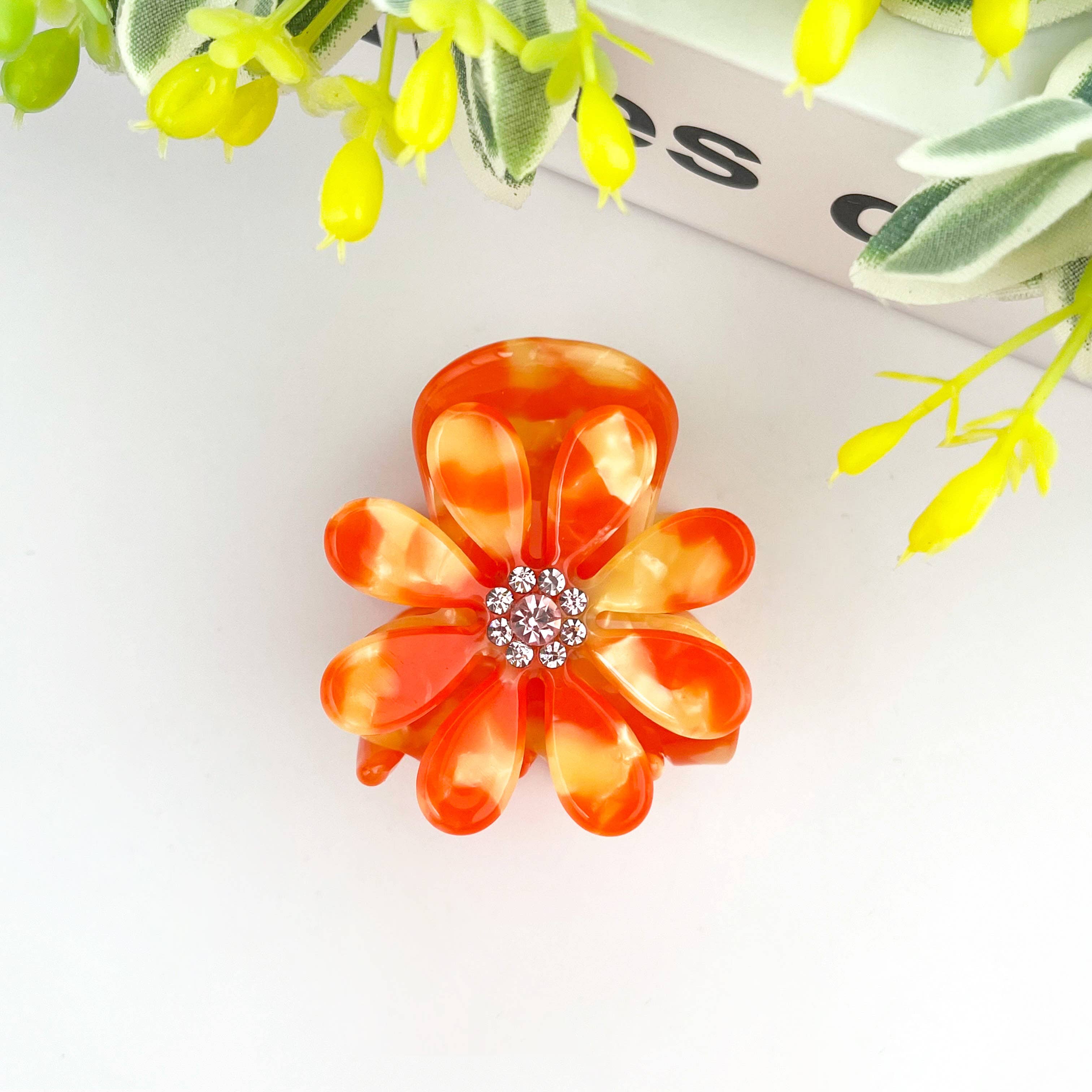 Daisy Diamond-studded Claw Clip