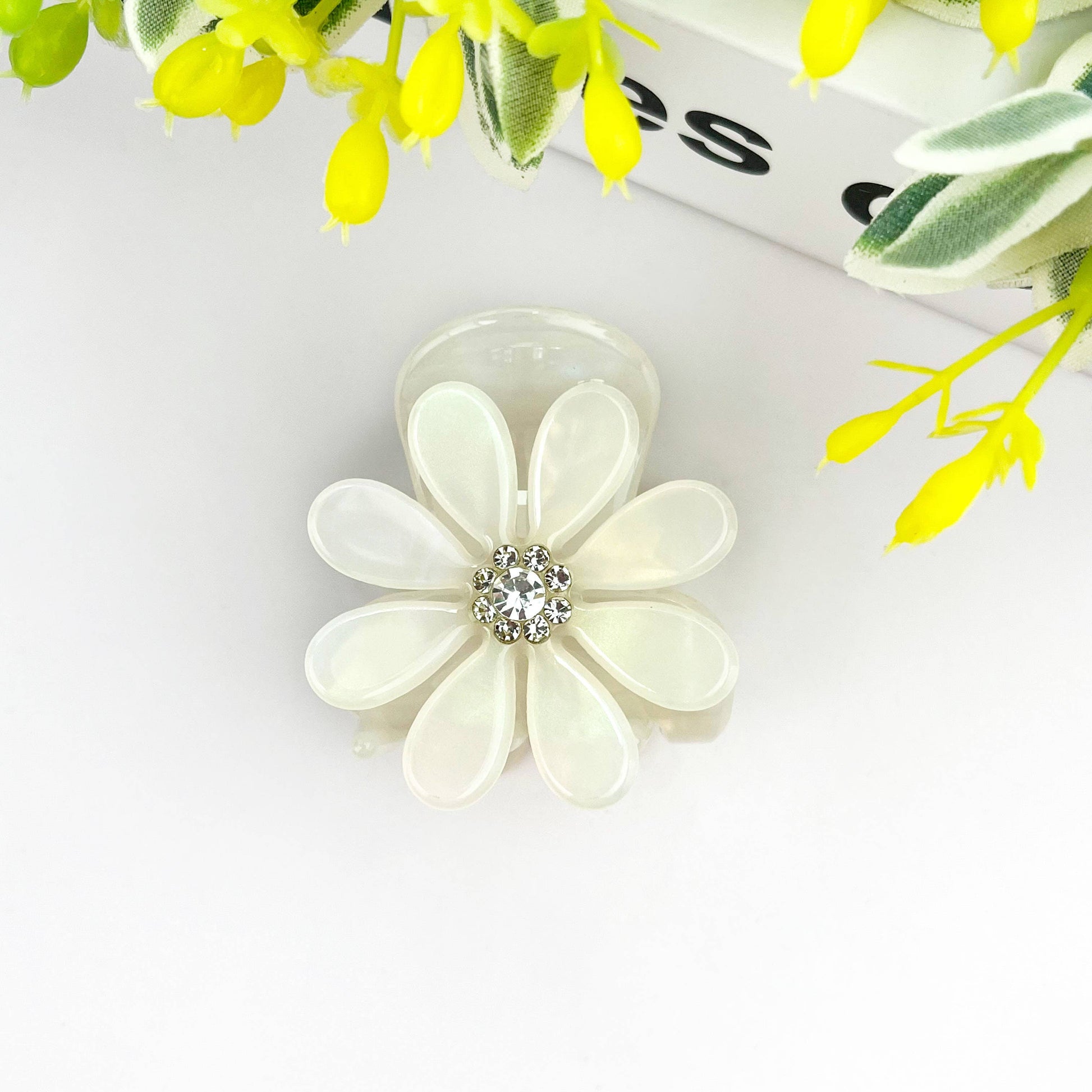 Daisy Diamond-studded Claw Clip-3