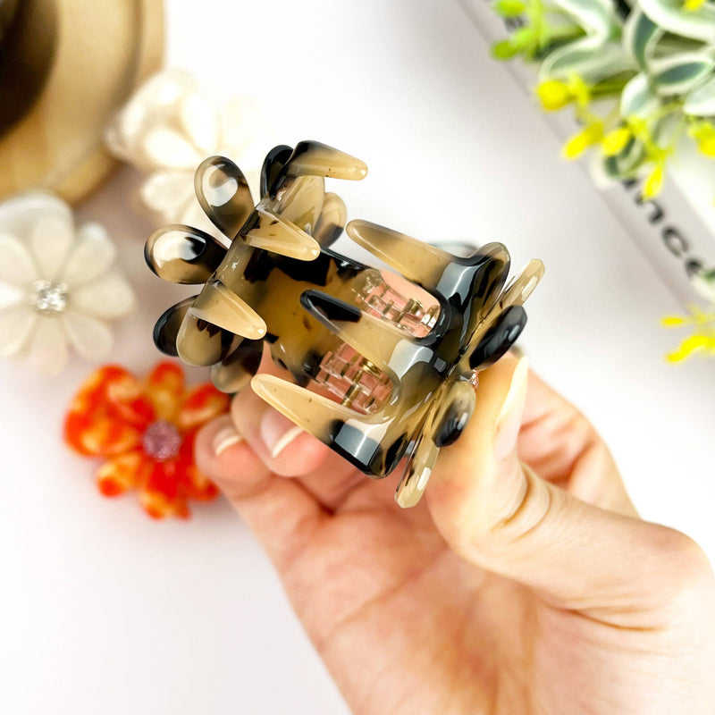 Daisy Diamond-studded Claw Clip-zoom-