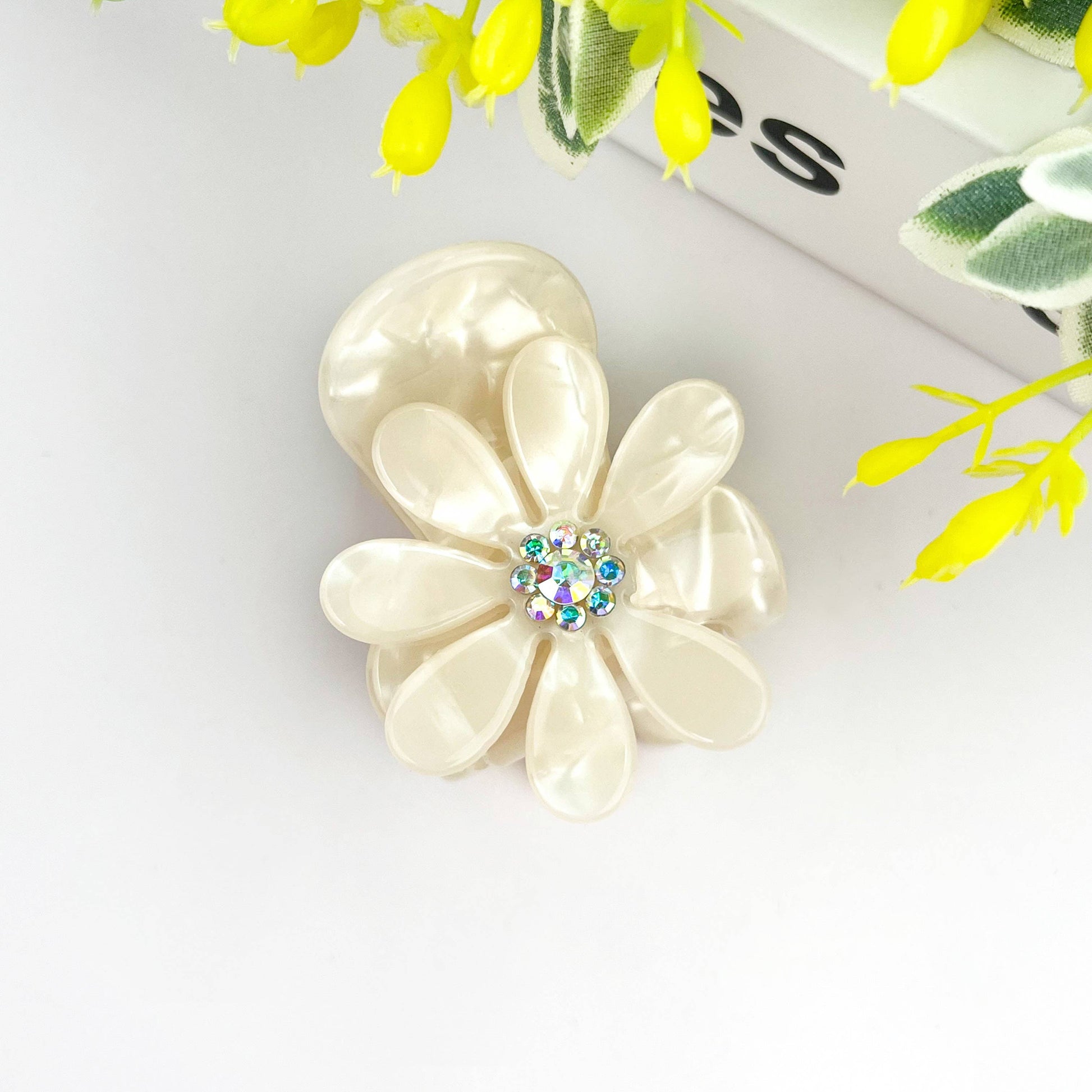 Daisy Diamond-studded Claw Clip-7