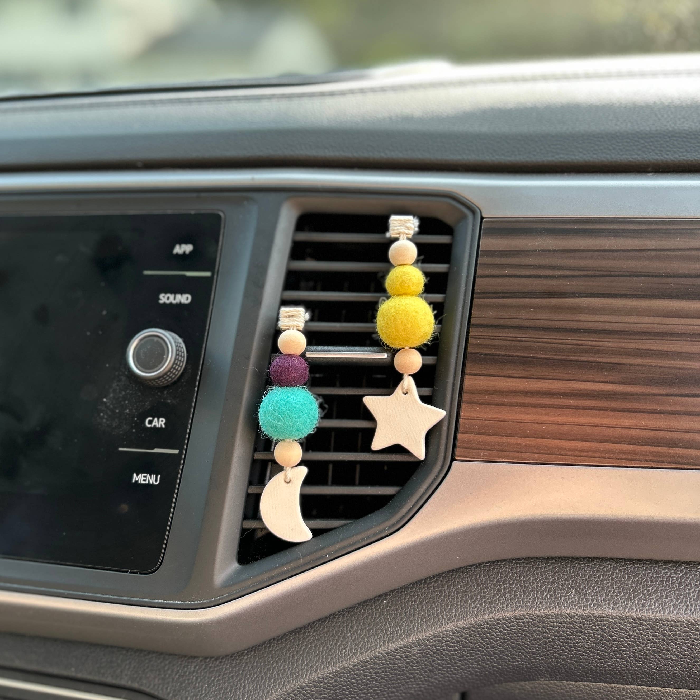 MOON CAR DIFFUSER - AROMATHERAPY VENT CLIP